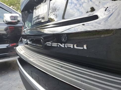 Used 2023 GMC Yukon Denali image 8