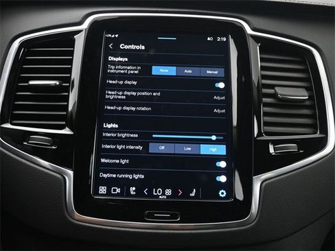 Used 2023 Volvo XC90 B6 Ultimate w/ Protection Package Premier image 19