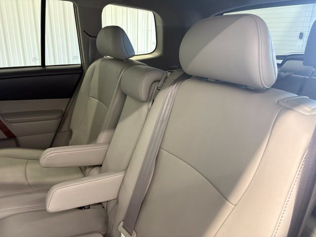 Used 2012 Toyota Highlander Limited w/ Tow Pkg FWD image 14