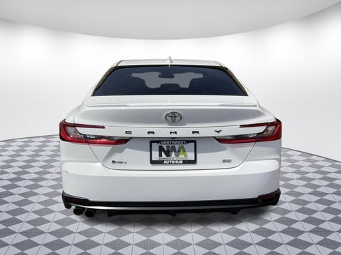 Used 2025 Toyota Camry SE FWD image 4