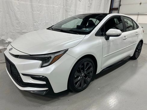 Used 2025 Toyota Corolla XSE image 3