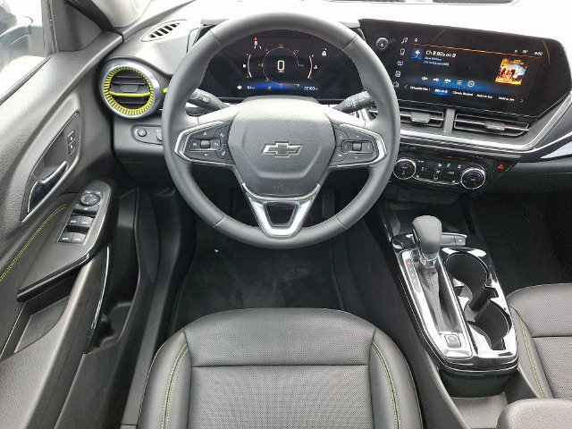 Used 2025 Chevrolet Trax ACTIV w/ Sunroof Package FWD image 3