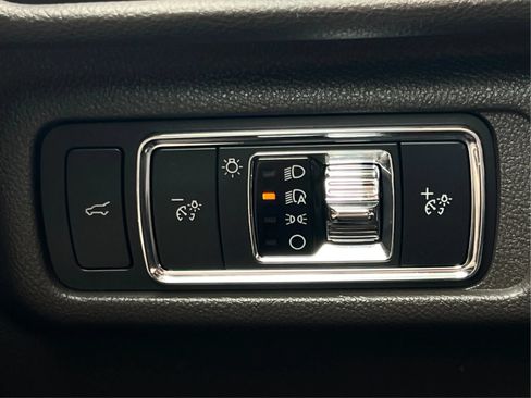 Used 2022 Lincoln Corsair AWD w/ Equipment Group 101A image 24