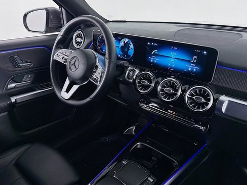 Certified 2021 Mercedes-Benz GLB 250 4MATIC image 17