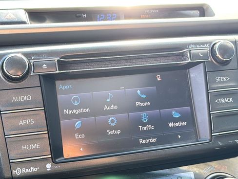 Used 2014 Toyota RAV4 Limited image 19