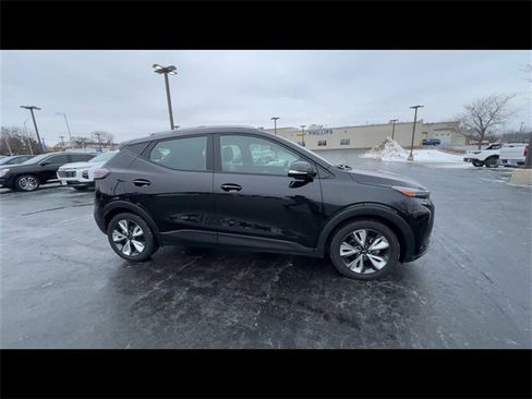 Certified 2023 Chevrolet Bolt EUV LT w/ Convenience Package image 9