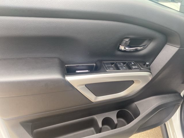 Used 2024 Nissan Titan SV w/ SV Convenience Package AWD/4WD image 17