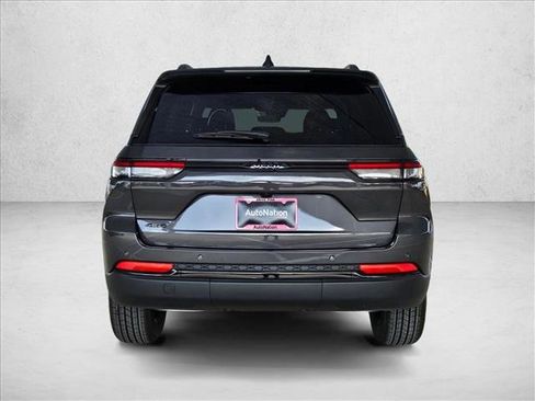 New 2025 Jeep Grand Cherokee Altitude image 8