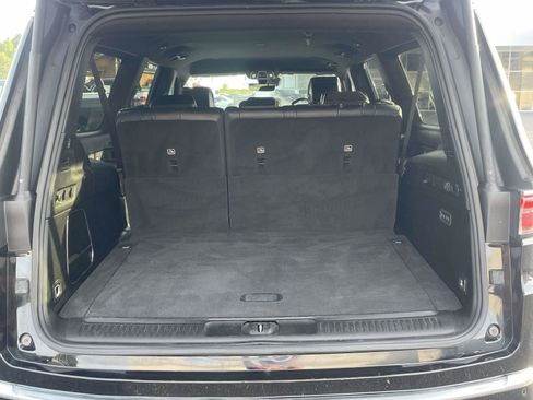 Used 2024 Jeep Wagoneer L Series II w/ Flexible Seating Group AWD/4WD image 5
