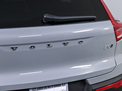 Certified 2025 Volvo XC40 B5 Plus image 37