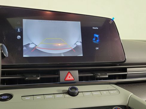 New 2025 Hyundai Elantra Limited image 14