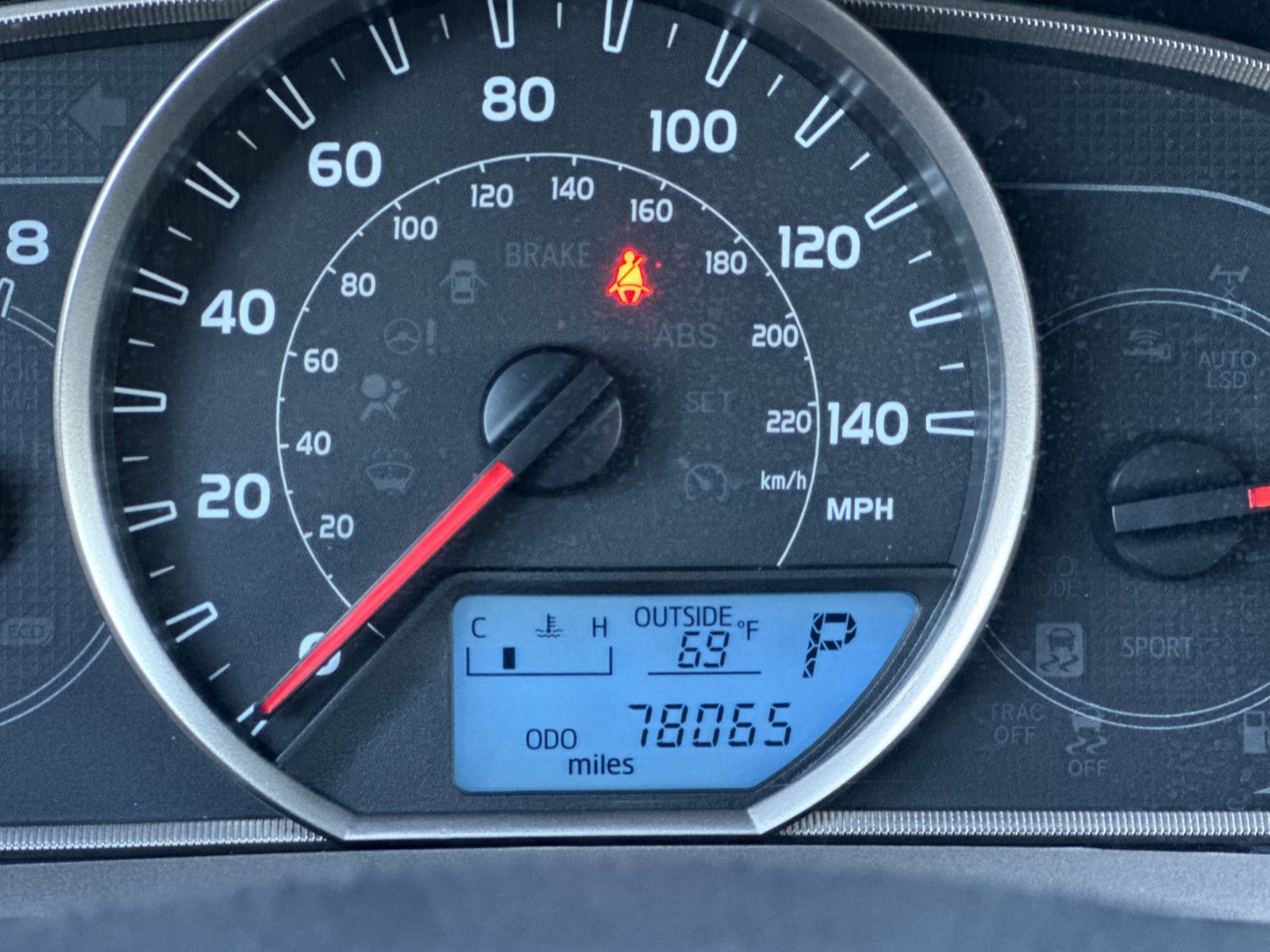 Used 2015 Toyota RAV4 LE FWD image 26