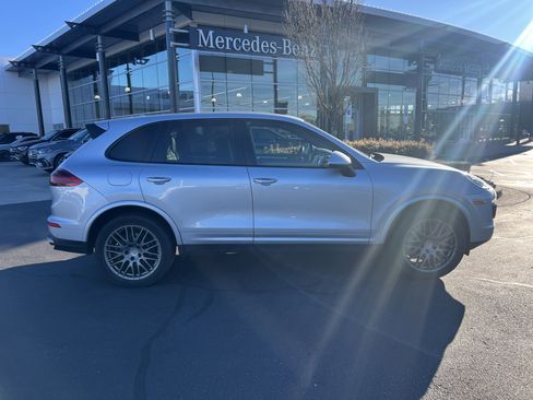 Used 2018 Porsche Cayenne Platinum Edition image 5