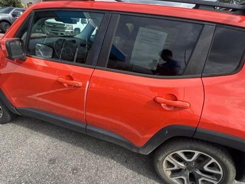 Used 2016 Jeep Renegade Latitude FWD image 44