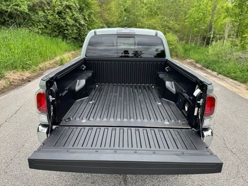 Used 2023 Toyota Tacoma TRD Off-Road AWD/4WD image 7