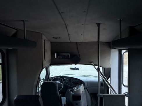 Used 2003 Ford E-350 and Econoline 350 Super Duty image 14