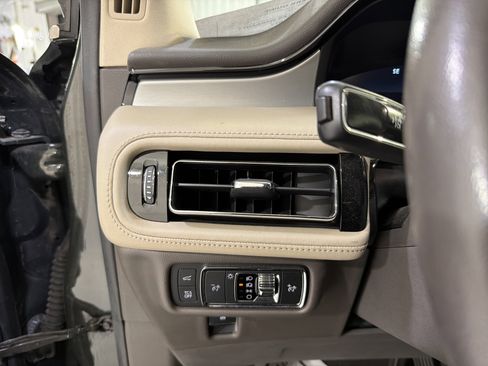 Used 2022 Lincoln Nautilus FWD image 20