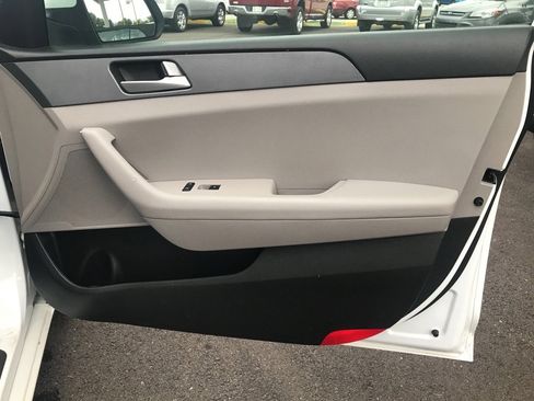 Used 2017 Hyundai Sonata SE FWD image 25