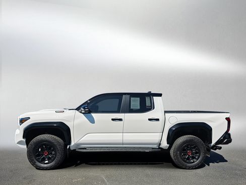 Used 2025 Toyota Tacoma TRD Pro AWD/4WD image 33