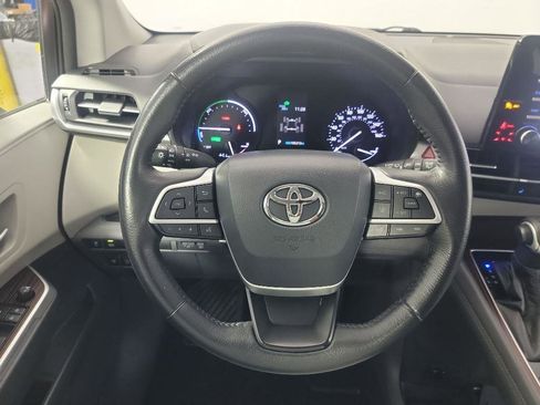 Used 2021 Toyota Sienna XLE image 23