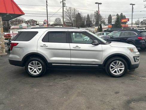 Used 2017 Ford Explorer XLT AWD/4WD image 8