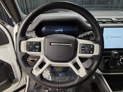 Used 2025 Land Rover Defender 110 S image 21