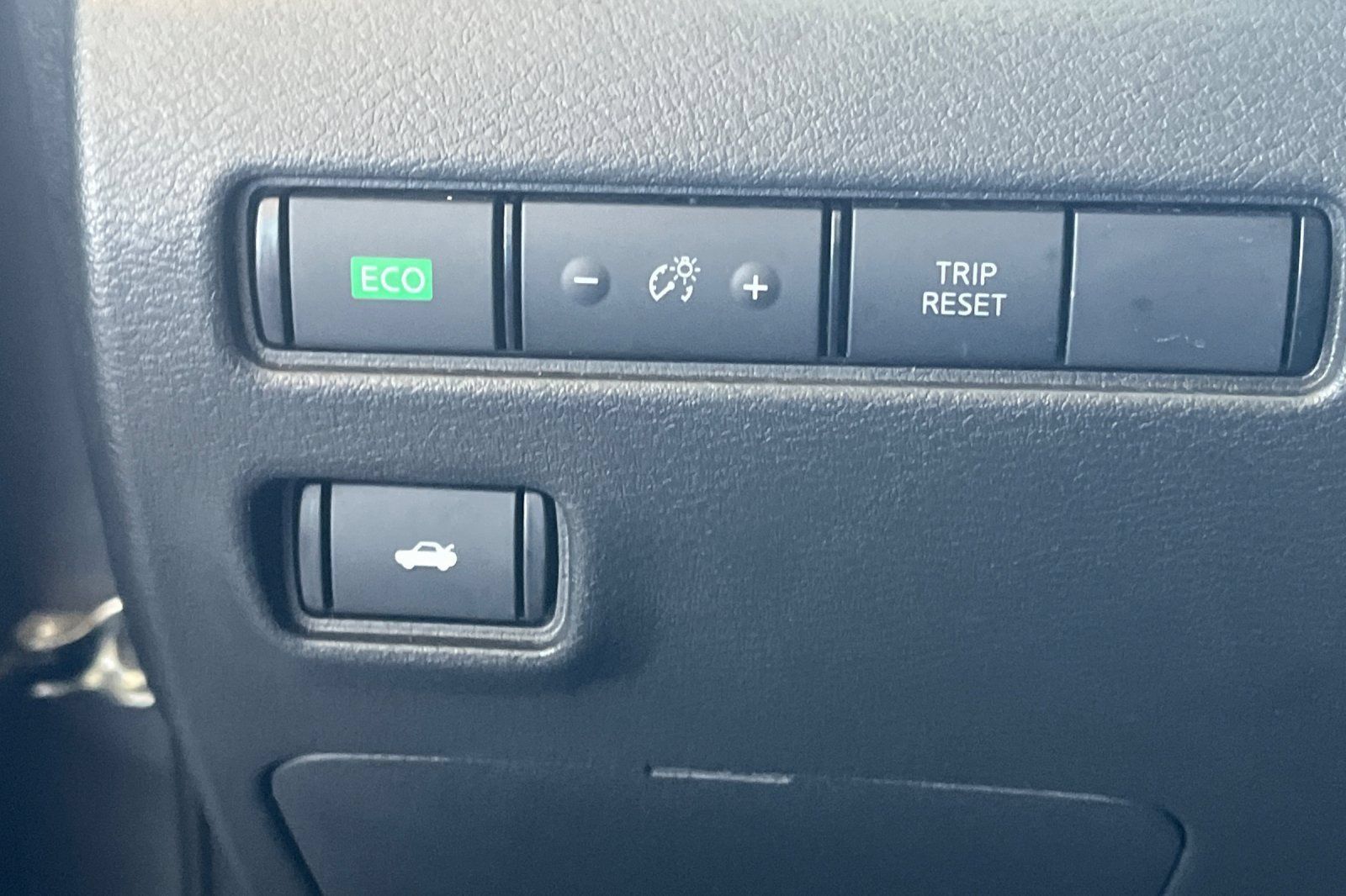Used 2024 Nissan Sentra SV FWD image 39