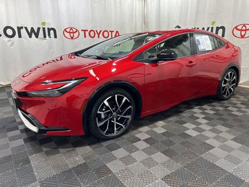 Used 2025 Toyota Prius Plug-In Hybrid FWD image 4
