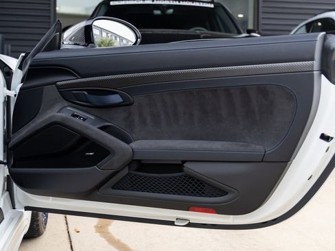 Used 2025 Porsche 718 Cayman GT4 RS image 46