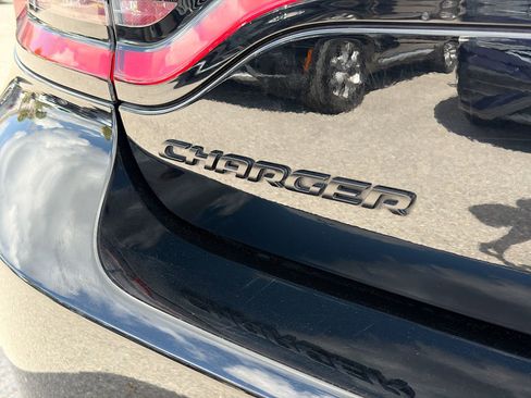 Used 2022 Dodge Charger SXT w/ Blacktop Package image 12