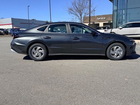 New 2026 Hyundai Sonata SE FWD image 2