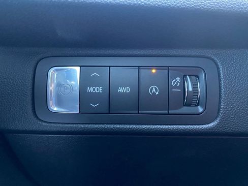 Used 2025 Chevrolet Traverse LT w/ Driver Confidence Package AWD/4WD image 18
