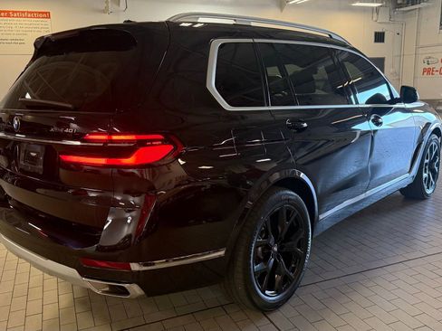 Used 2024 BMW X7 xDrive40i w/ Premium Package AWD/4WD image 4
