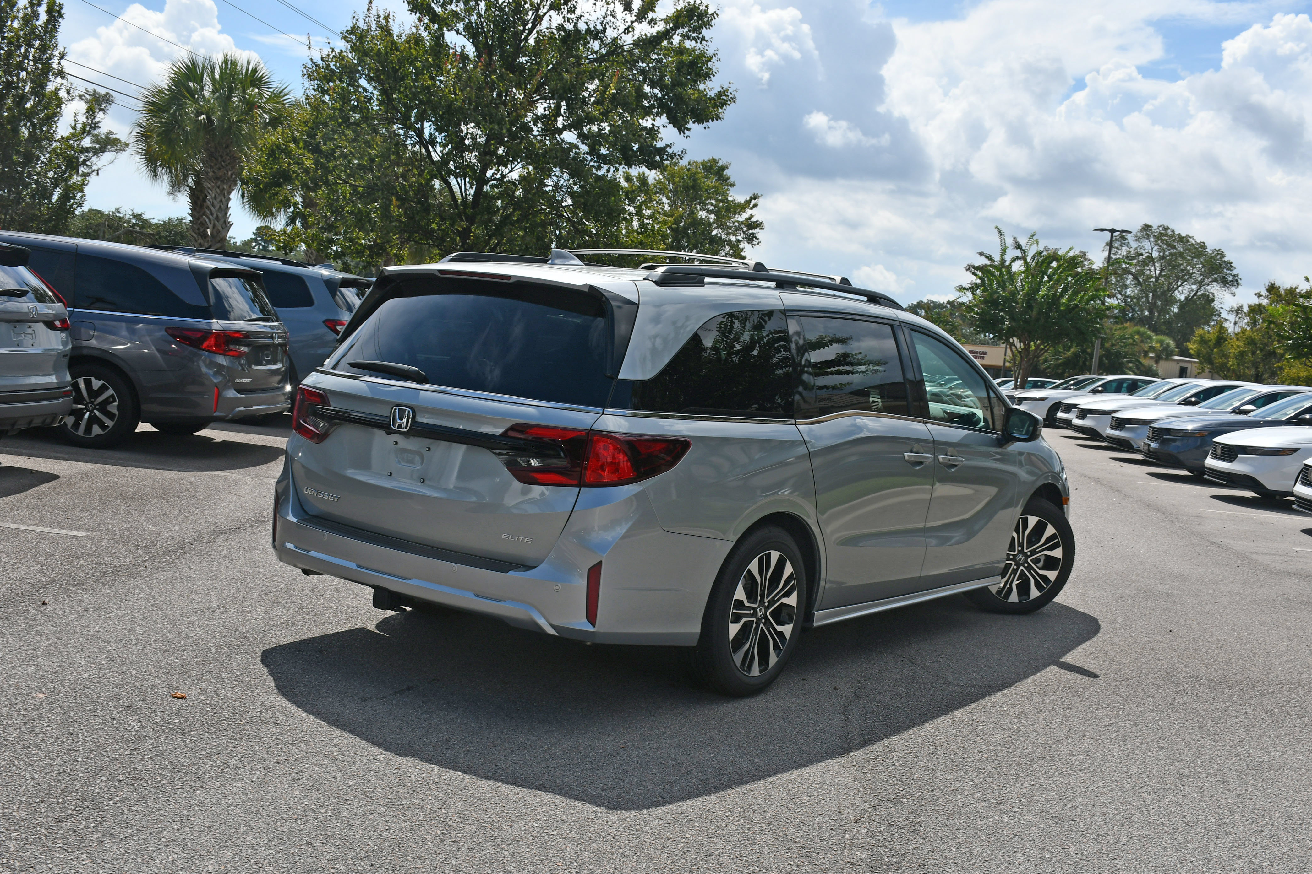 New 2026 Honda Odyssey Elite image 2