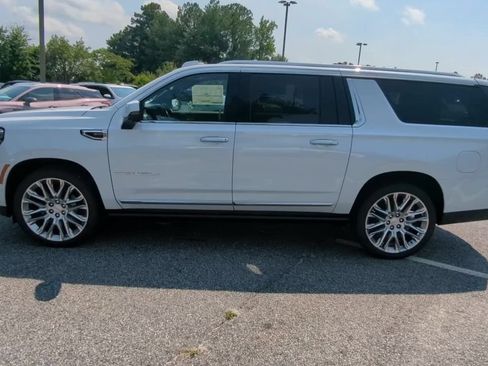 Used 2026 GMC Yukon XL Denali w/ Denali Reserve Package AWD/4WD image 5