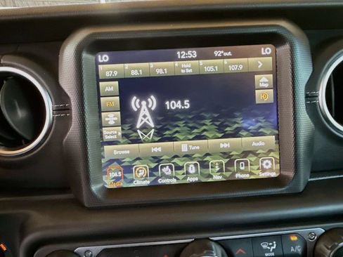 Used 2023 Jeep Wrangler Unlimited Sahara w/ Cold Weather Group AWD/4WD image 16