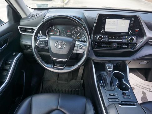 Used 2021 Toyota Highlander XLE FWD image 6