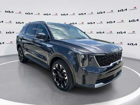 Certified 2025 Kia Sorento SX FWD image 1