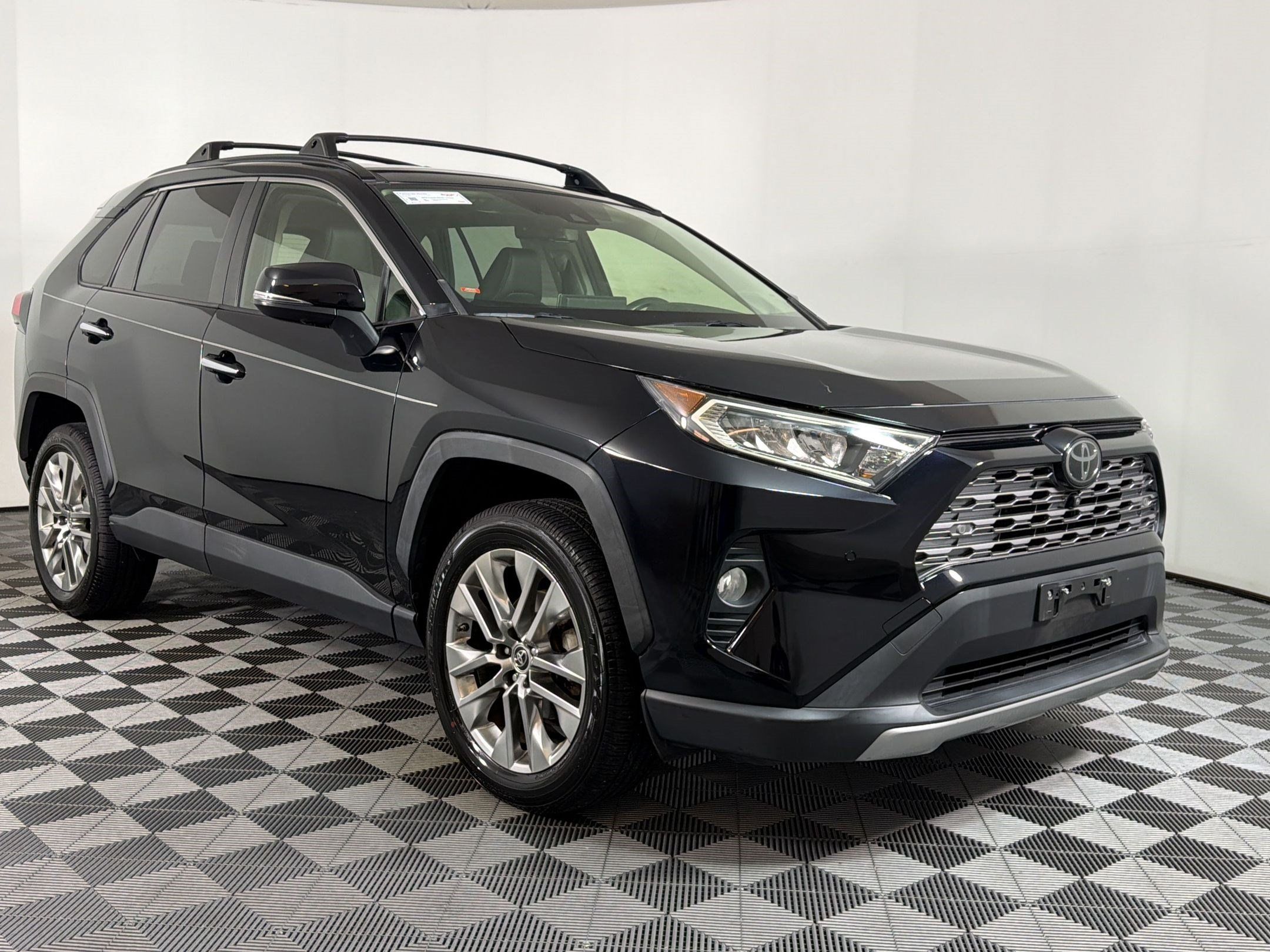 Used 2019 Toyota RAV4 Limited AWD/4WD image 25