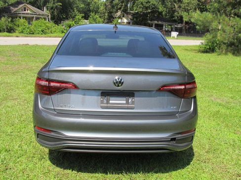 Used 2022 Volkswagen Jetta SE image 5