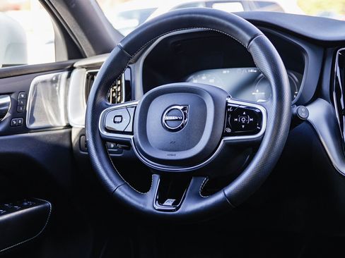 Used 2018 Volvo XC60 T8 R-Design w/ Convenience Package image 17