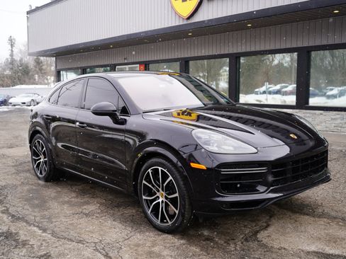 Used 2021 Porsche Cayenne Turbo image 2
