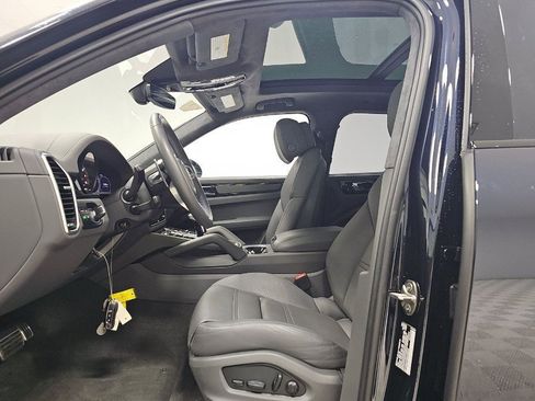 Used 2022 Porsche Cayenne GTS w/ Premium Package Plus image 3