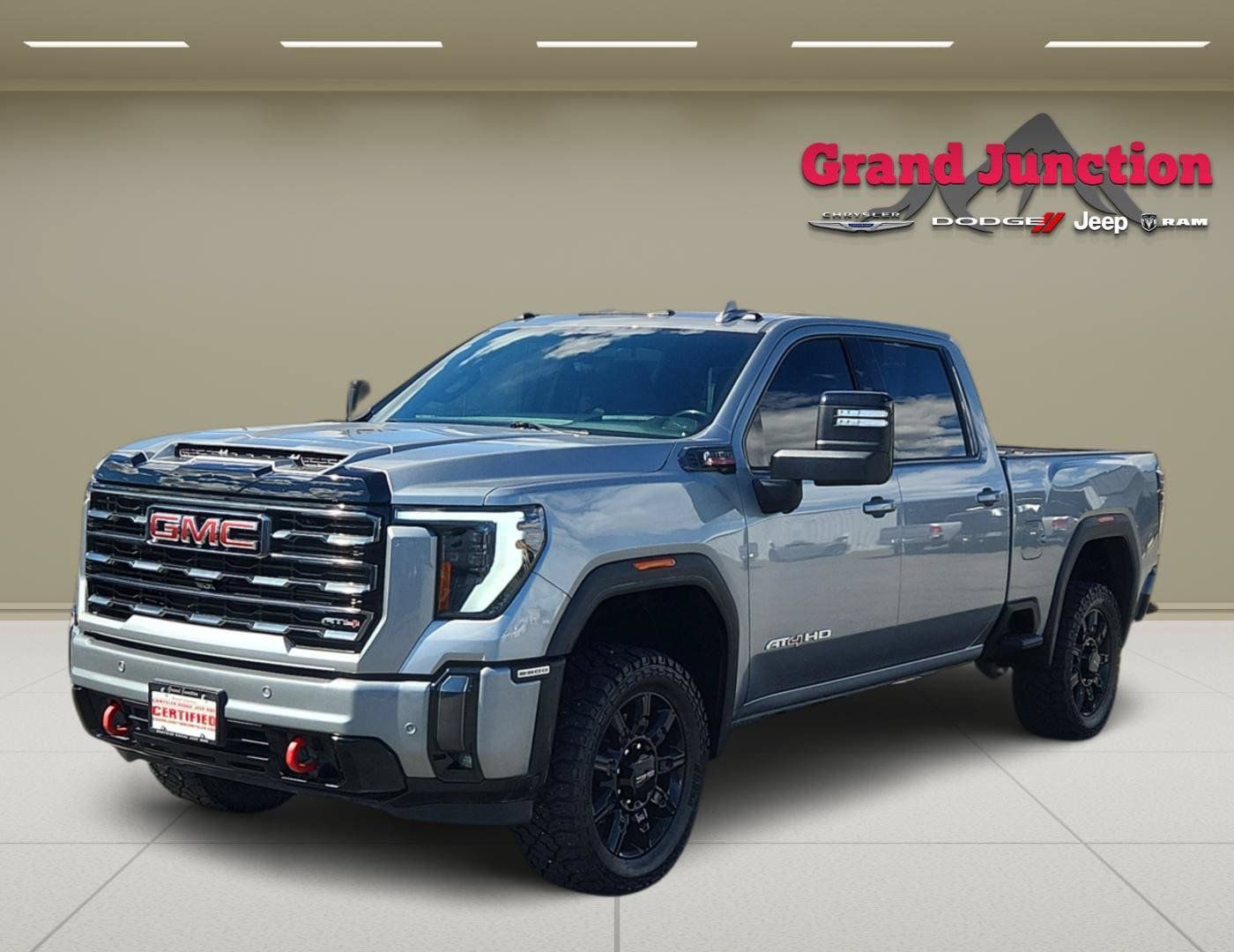 Used 2024 GMC Sierra 2500 AT4 w/ Technology Package AWD/4WD image 3