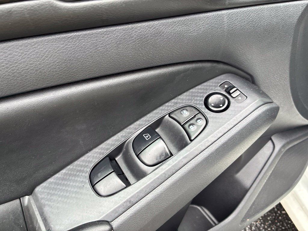 Used 2025 Nissan Altima 2.5 SV AWD/4WD image 12