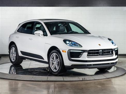 Certified 2026 Porsche Macan image 7