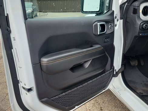 Used 2025 Jeep Wrangler Unlimited Sahara w/ Safety Group AWD/4WD image 6
