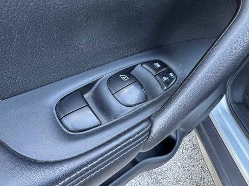 Used 2017 Nissan Rogue S image 21