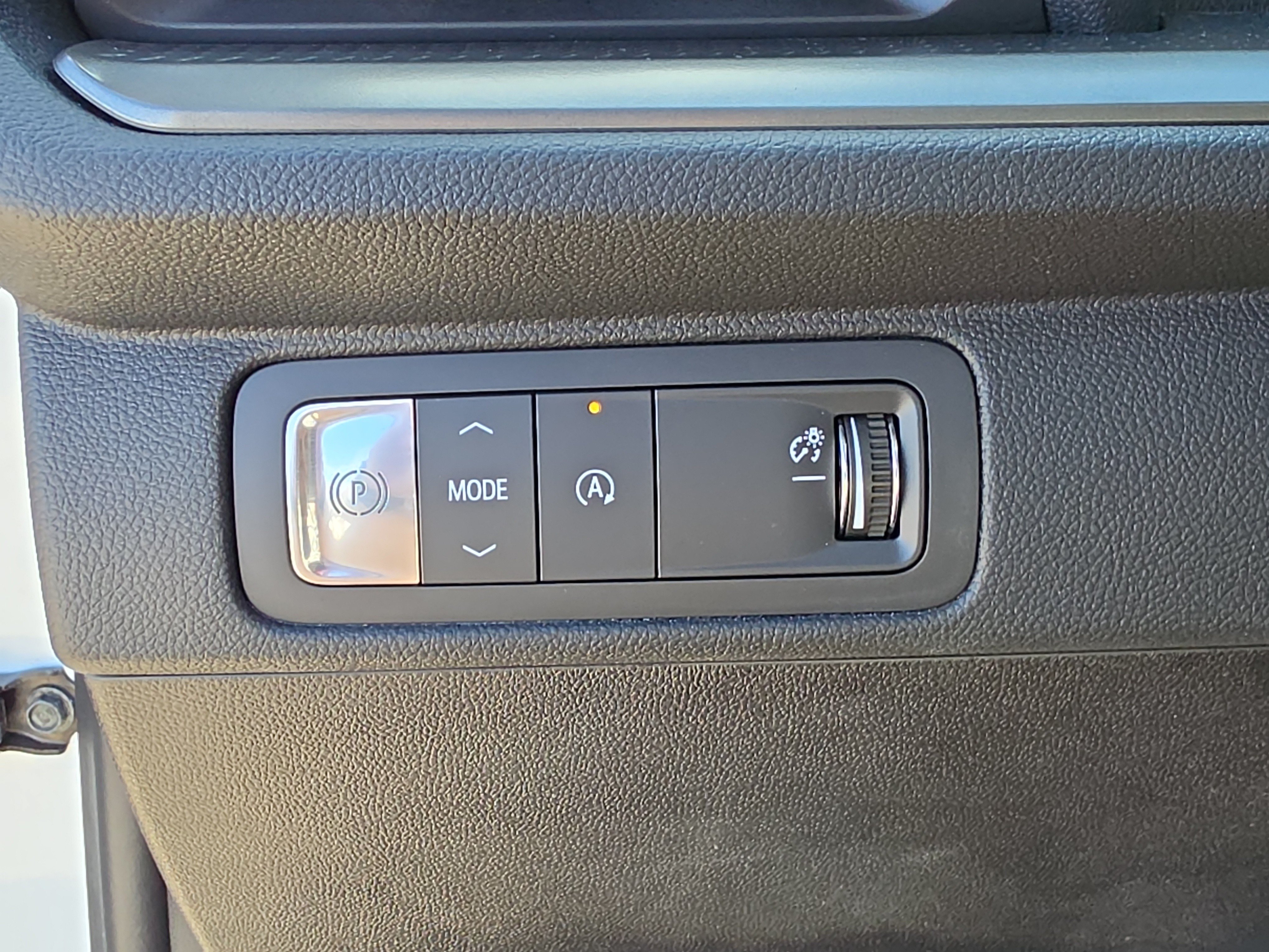Used 2025 Chevrolet Traverse LT FWD image 29
