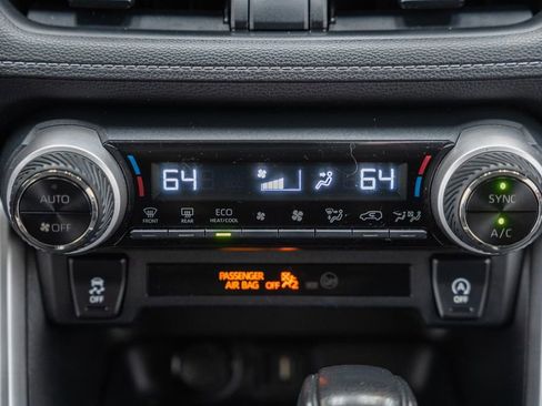 Used 2020 Toyota RAV4 XLE image 21